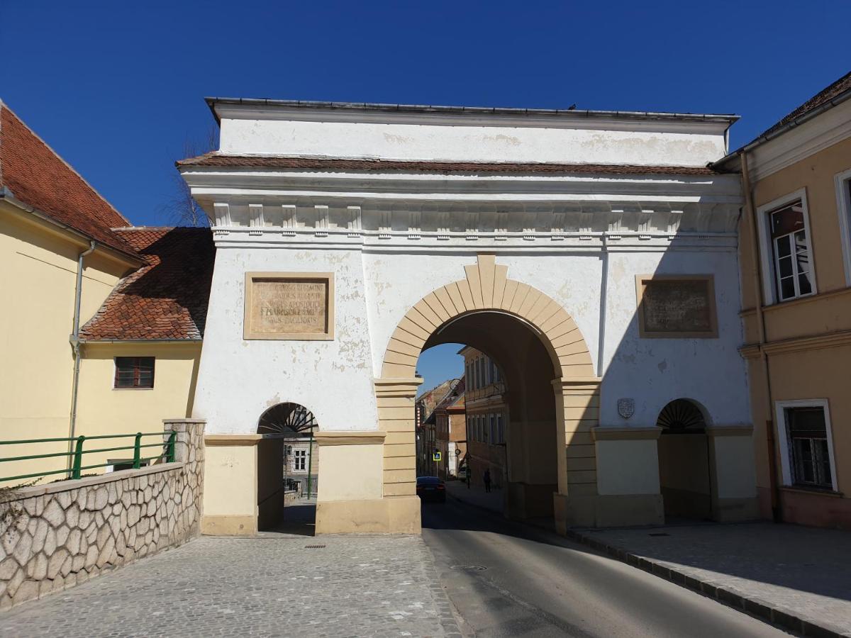 Old City Lux Braşov Buitenkant foto